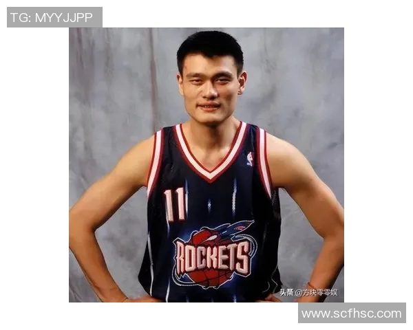 姚明回国机场引发热潮粉丝欢呼声不断展现篮球巨星魅力 姚明回国机场引发热潮粉丝欢呼声不断展现篮球巨星魅力