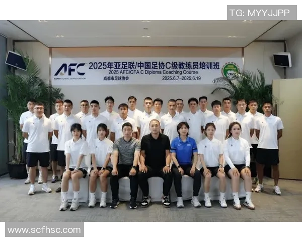 提升青少年足球教练员素质与技能的全面培训方案与实践探索